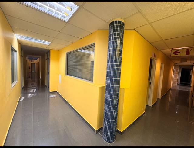 2,565M² OFFICE FOR SALE IN RANDJESPARK